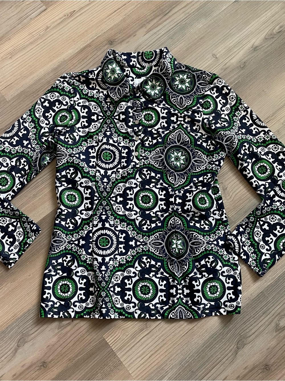 Jude Connally Navy, White & Green Printed Button-Up Top Size Medium